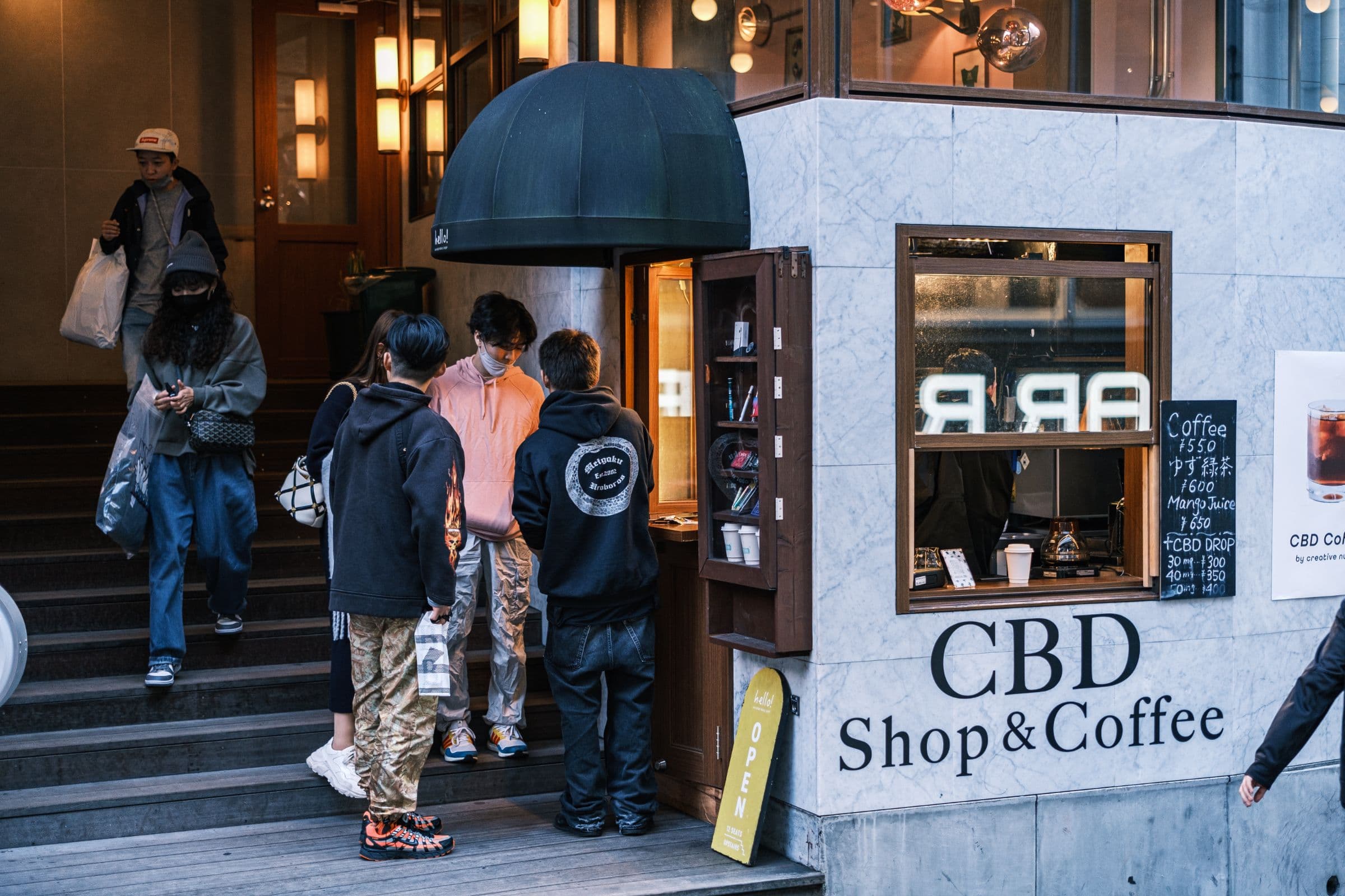 渋谷・神南のコーヒースタンドの店頭